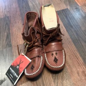 NWT Manitobah leather fringe beaded mukluks